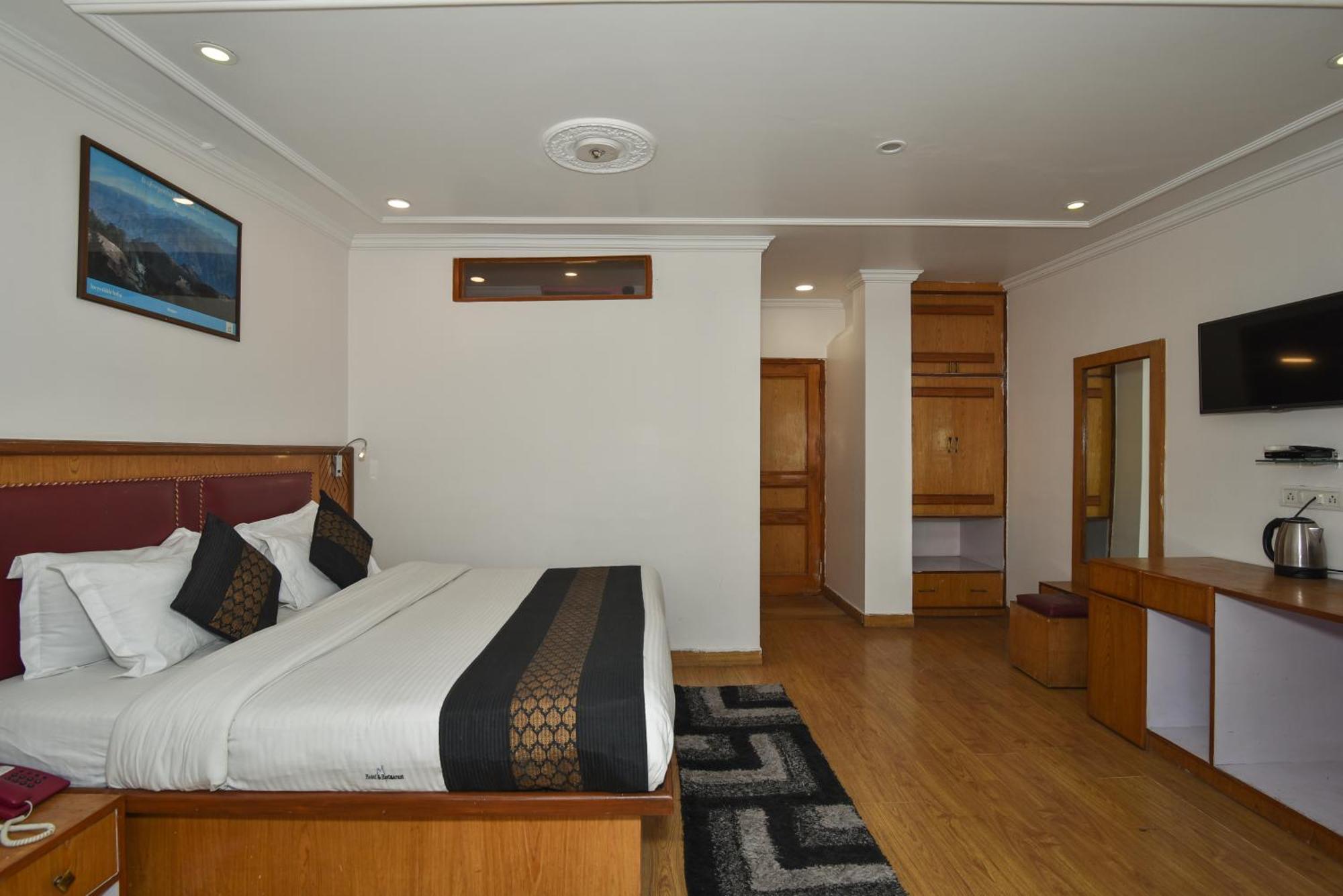 M Hotel And Restaurant МакЛеод Ганж Екстериор снимка