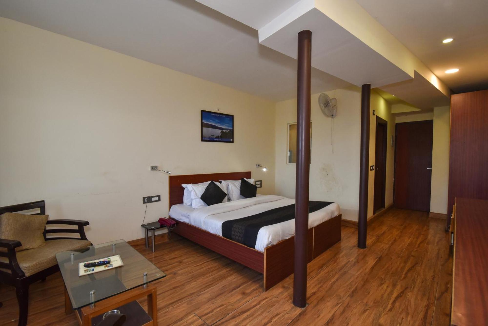 M Hotel And Restaurant МакЛеод Ганж Екстериор снимка