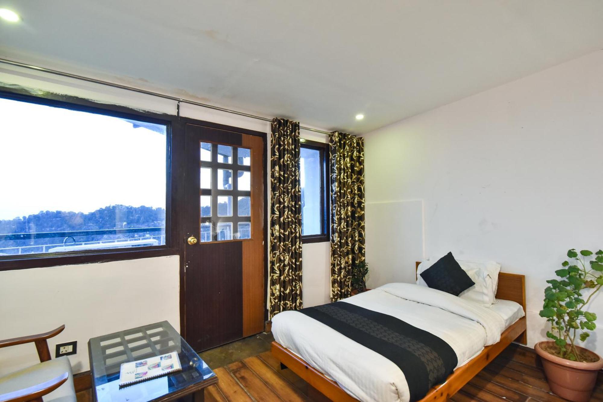 M Hotel And Restaurant МакЛеод Ганж Екстериор снимка
