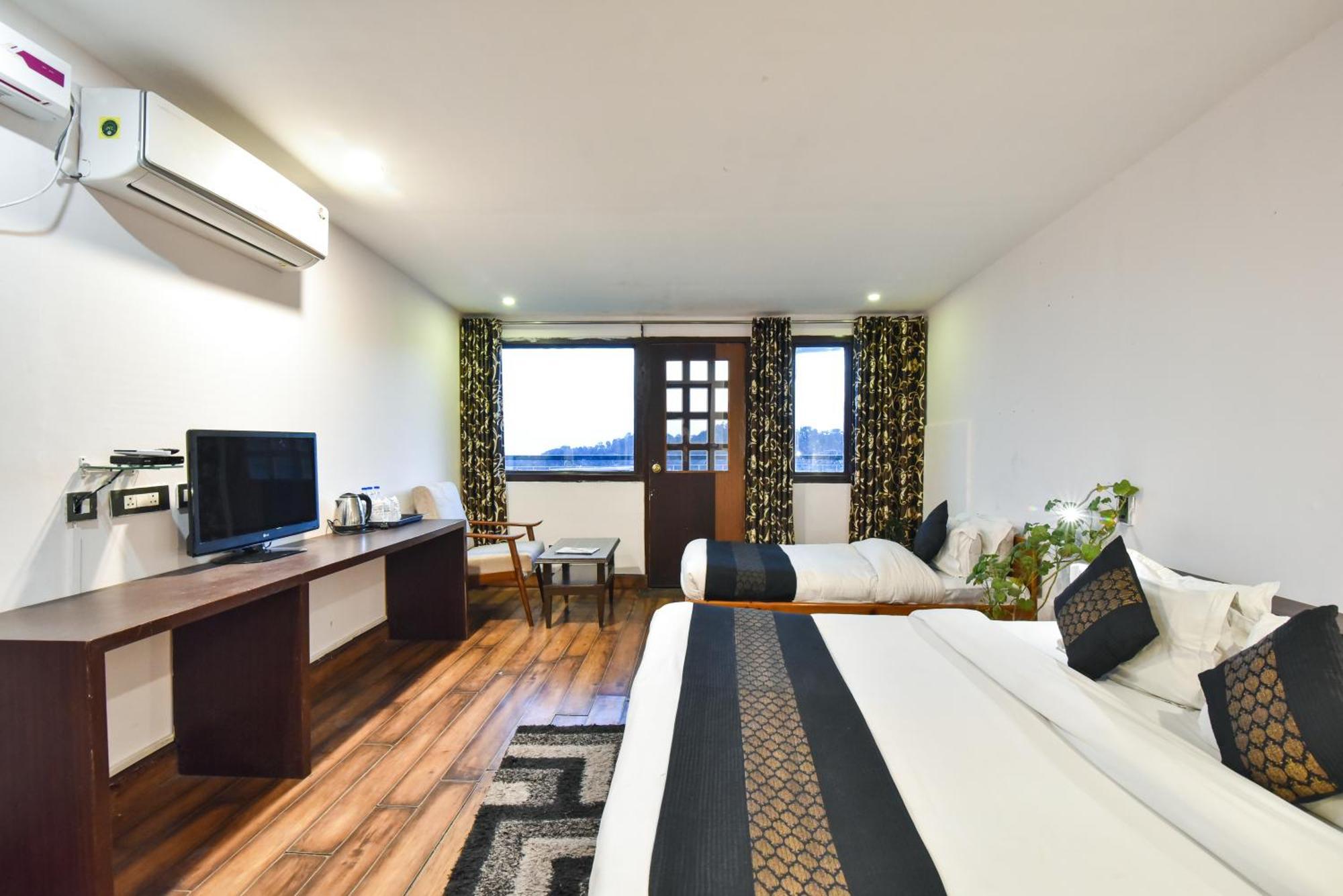 M Hotel And Restaurant МакЛеод Ганж Екстериор снимка