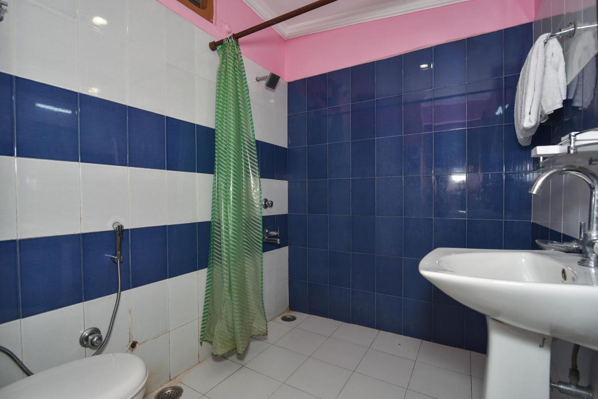 M Hotel And Restaurant МакЛеод Ганж Екстериор снимка