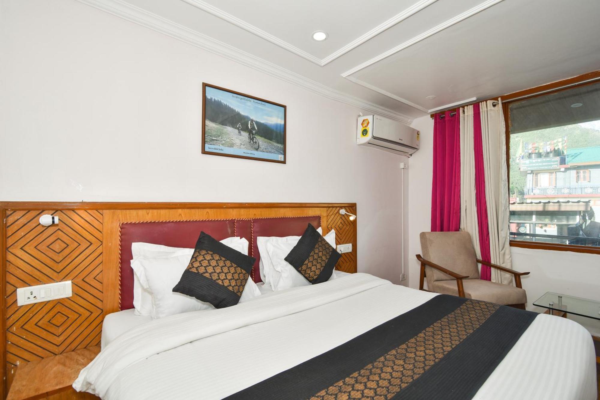 M Hotel And Restaurant МакЛеод Ганж Екстериор снимка